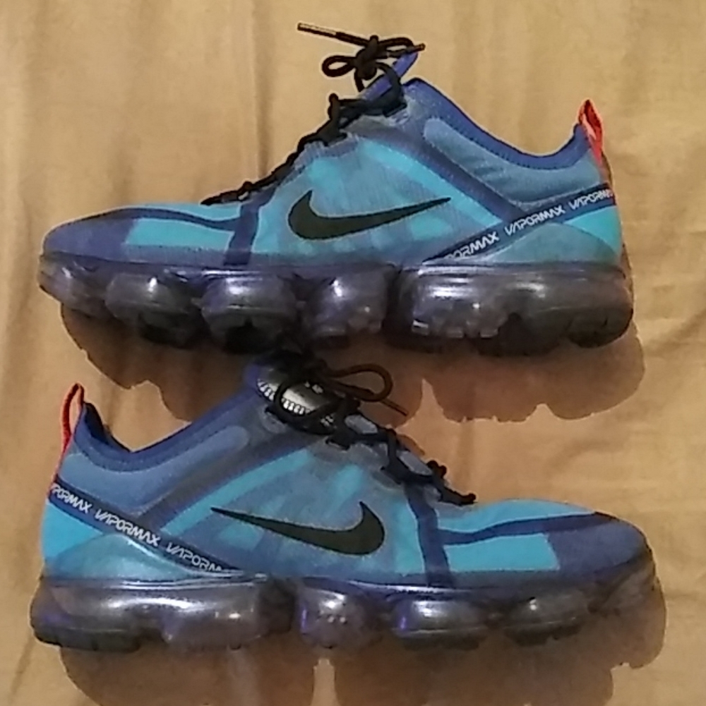 Nike cap vapor max